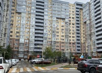 Продаю 2-ком. квартиру, 83 м2, Каспийск, Молодёжная улица, 4, ЖК Каспийская Гавань