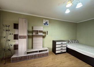 Продам 1-ком. квартиру, 30.6 м2, Геленджик, улица Калинина, 1