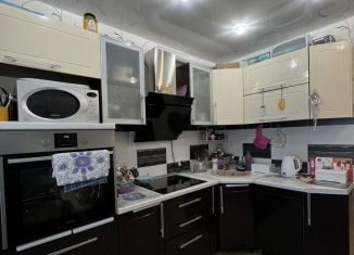 Продажа четырехкомнатной квартиры, 80 м2, Братск, улица Иванова, 2