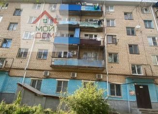 Продаю четырехкомнатную квартиру, 62.5 м2, Калмыкия, улица Г. Молоканова, 49