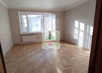 Продам 2-ком. квартиру, 65 м2, Армавир, улица Урицкого, 148