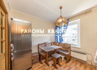 Продаю 3-ком. квартиру, 68 м2, Челябинск, Свердловский проспект, 31Б, Калининский район