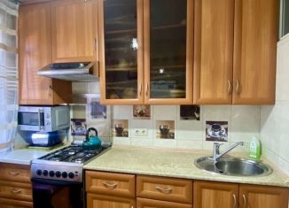 Сдаю 3-ком. квартиру, 50 м2, Сочи, переулок Революции, 7, микрорайон Черемушки