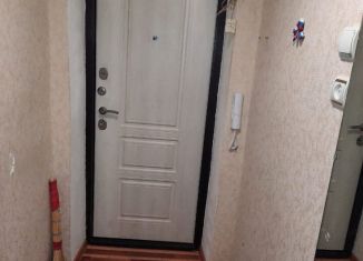 Продаю 3-ком. квартиру, 63 м2, посёлок городского типа Усть-Донецкий, Садовая улица, 3