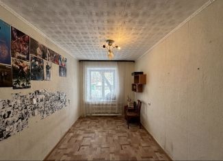 Продается 3-комнатная квартира, 58 м2, Ирбит, улица Александра Матросова, 80