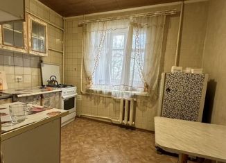 Сдается в аренду 1-ком. квартира, 33 м2, Шахты, Красинская улица, 65