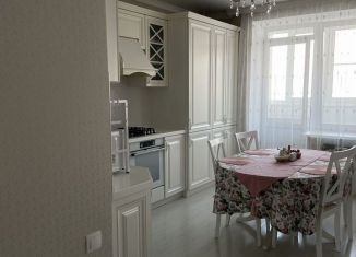 Продам 3-ком. квартиру, 80 м2, Чебоксары, улица Николая Смирнова, 7