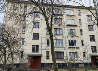 Сдам в аренду 3-ком. квартиру, 42 м2, Санкт-Петербург, 2-я Комсомольская улица, 33к2, муниципальный округ Константиновское