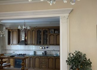 Продажа 3-ком. квартиры, 111.2 м2, Курск, улица Горького, 50