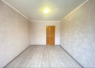 Продажа 3-ком. квартиры, 65 м2, Оренбург, улица Чкалова, 46