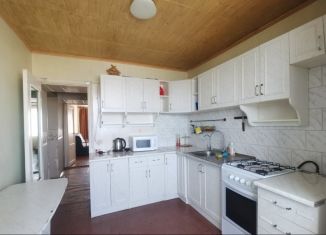 Продается 2-комнатная квартира, 53 м2, Луга, проспект Урицкого, 80