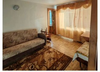 Продам трехкомнатную квартиру, 43 м2, Алтайский край, Октябрьская улица, 109