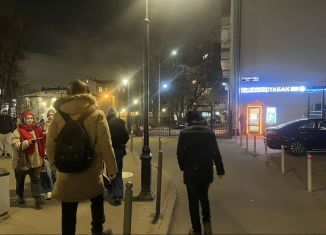 Сдается в аренду помещение свободного назначения, 8 м2, Москва, метро Бауманская, Бауманская улица, 33/2с8