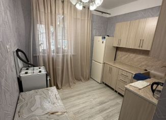 Сдам в аренду 1-ком. квартиру, 38 м2, Дагестан, улица Каримова, 2