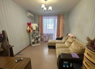 Продаю 2-ком. квартиру, 54 м2, Волгоград, улица Янки Купалы, 60