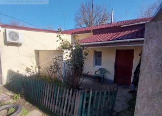 Продам 2-комнатную квартиру, 38 м2, посёлок городского типа Кировское, улица Розы Люксембург, 16