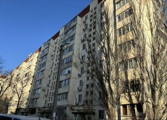 Продаю 1-комнатную квартиру, 47 м2, Астрахань, улица Валерии Барсовой, 17