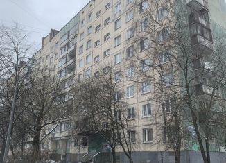 Продаю 4-ком. квартиру, 74 м2, Санкт-Петербург, проспект Наставников, 13, муниципальный округ Пороховые