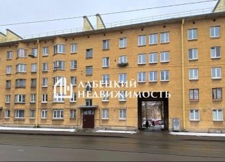 Продаю 1-комнатную квартиру, 31.5 м2, Санкт-Петербург, метро Василеостровская, Средний проспект Васильевского острова, 92