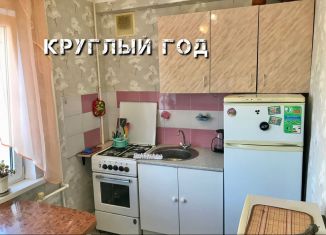 Сдам в аренду трехкомнатную квартиру, 64 м2, Геленджик, улица Тельмана