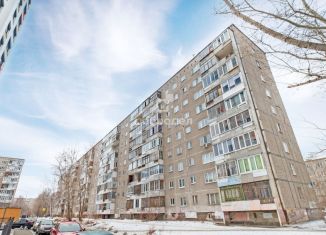 Продам трехкомнатную квартиру, 59 м2, Екатеринбург, улица 40-летия Комсомола, 22, метро Ботаническая