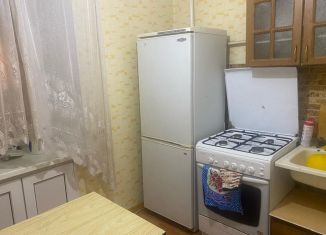 Сдам 1-ком. квартиру, 35 м2, Альметьевск, улица Валеева, 12