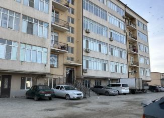 Продаю трехкомнатную квартиру, 130 м2, Каспийск, переулок Шамиля, 31