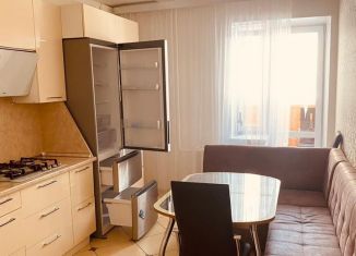 Сдам 2-ком. квартиру, 60 м2, Стерлитамак, улица Строителей, 20