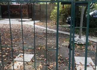 Сдаю машиноместо, 10 м2, Ялта, Садовая улица, 24