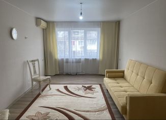 Продаю 3-ком. квартиру, 63 м2, Новороссийск, Московская улица, 8