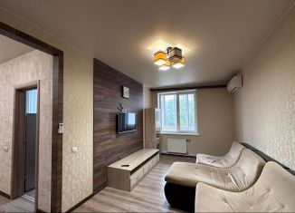 Сдам в аренду 2-ком. квартиру, 70 м2, Керчь, улица Комарова, 6