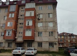 Продам 2-ком. квартиру, 72 м2, Каспийск, улица Кирова, 62Б