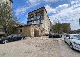 Продается трехкомнатная квартира, 140 м2, Каспийск, улица Гамзата Цадасы, 43