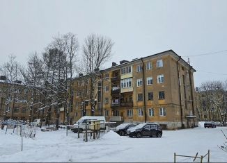 Продается 2-ком. квартира, 56.8 м2, Луга, Киевская улица, 74