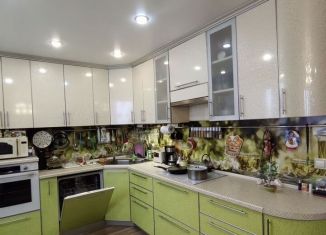 Продажа двухкомнатной квартиры, 63 м2, Череповец, улица М. Горького, 34