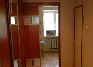 Продаю 3-ком. квартиру, 62 м2, Камбарка, улица Суворова, 21