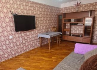 Сдам в аренду 2-комнатную квартиру, 50 м2, Махачкала, улица Гайдара Гаджиева, 11