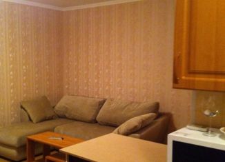 Сдается четырехкомнатная квартира, 75 м2, Астраханская область, улица Адмирала Нахимова, 38Б