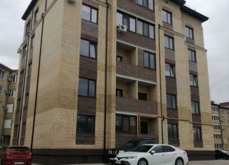 Продажа 2-ком. квартиры, 65 м2, Элиста, улица В.И. Ленина, 266В