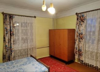 Продаю двухкомнатную квартиру, 56 м2, Карпинск, улица 8 Марта, 48
