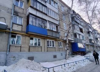 Продается 1-комнатная квартира, 32 м2, Копейск, улица Петра Томилова, 1