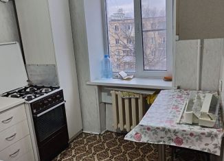 Сдам 2-ком. квартиру, 55 м2, Новочеркасск, Народная улица, 64