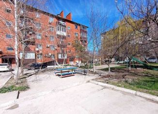 Продается двухкомнатная квартира, 52 м2, Крымск, улица Маршала Жукова, 16