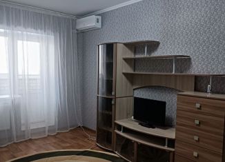 Сдаю в аренду 2-ком. квартиру, 64 м2, Энгельс, Полтавская улица, 11/3