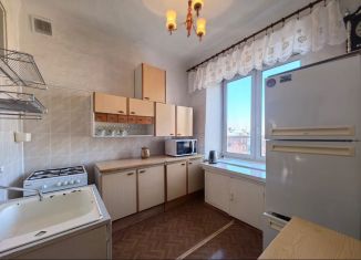 Сдаю 2-ком. квартиру, 60 м2, Иркутск, Советская улица, 127, Правобережный округ