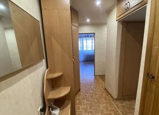 Сдаю в аренду 2-ком. квартиру, 50 м2, Черняховск, площадь Ленина, 1