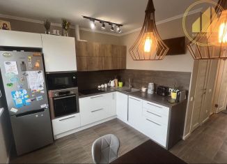 Продам двухкомнатную квартиру, 63 м2, посёлок Развилка, Римский проезд, 1