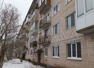 Продается двухкомнатная квартира, 39.5 м2, городской посёлок Кузнечное, улица Гагарина, 3