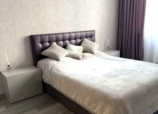 Сдаю в аренду 2-ком. квартиру, 58 м2, Краснодар, улица имени Сергея Есенина, 110к2, ЖК Парус