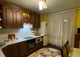 Продаю 2-комнатную квартиру, 60.1 м2, Челябинск, Калининский район, улица Салавата Юлаева, 17